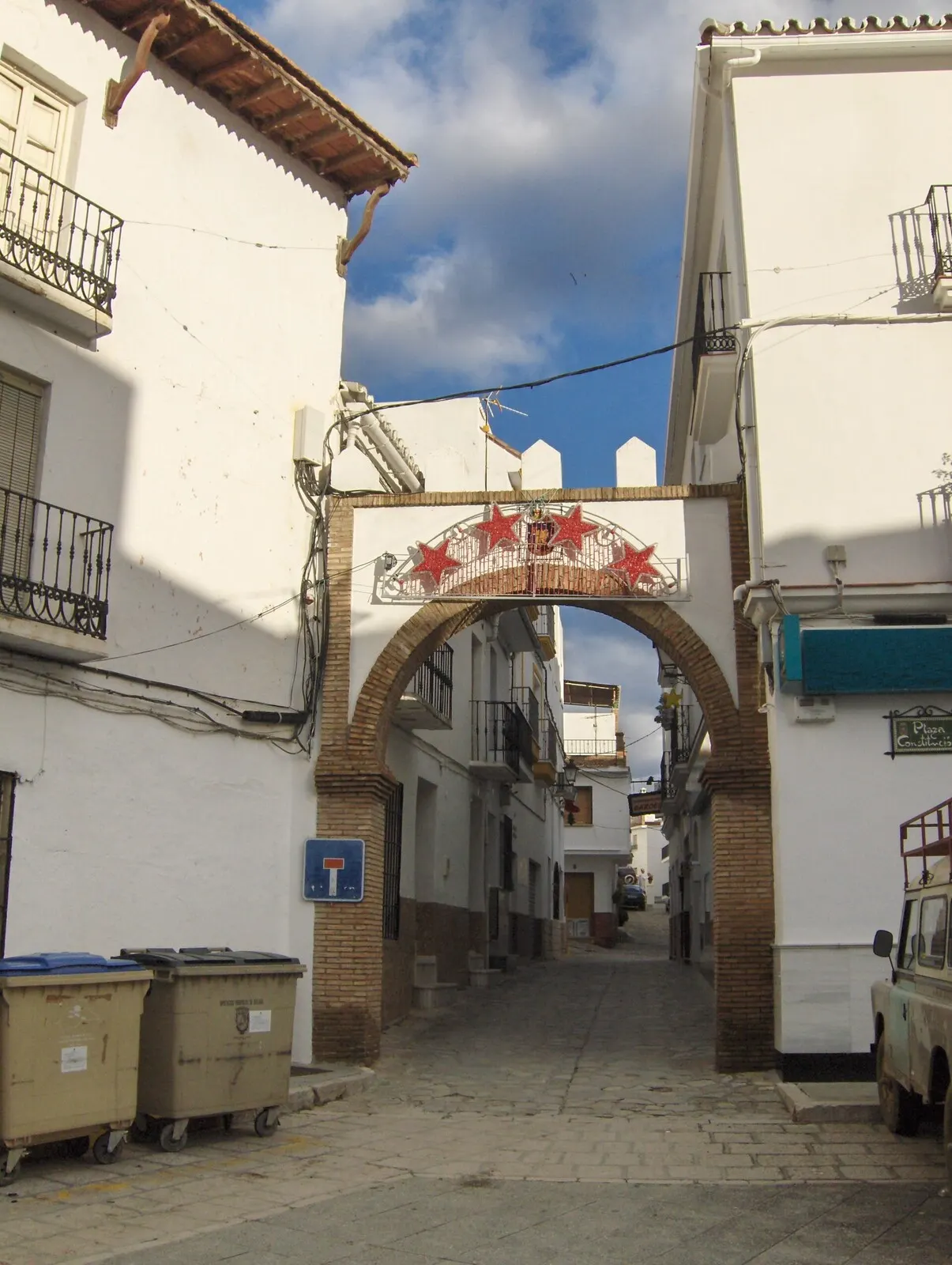 Arco de piedra en el casco histórico de Alozaina